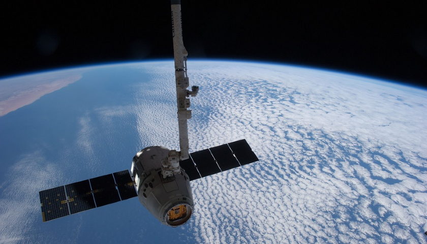 satelit orbit trosky